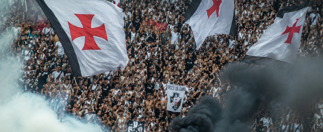 Torcida do Vasco: história, músicas e depoimentos